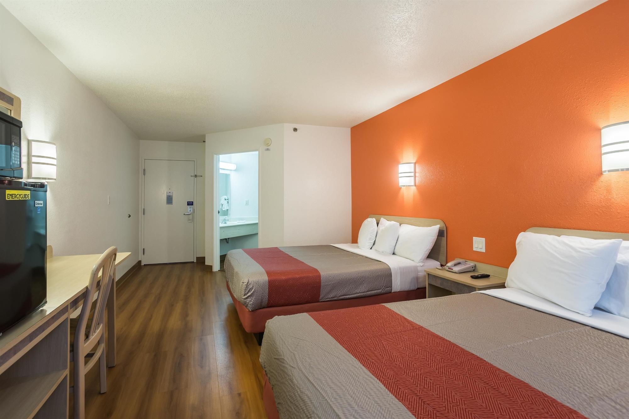 Motel 6-Dale, In Exterior photo