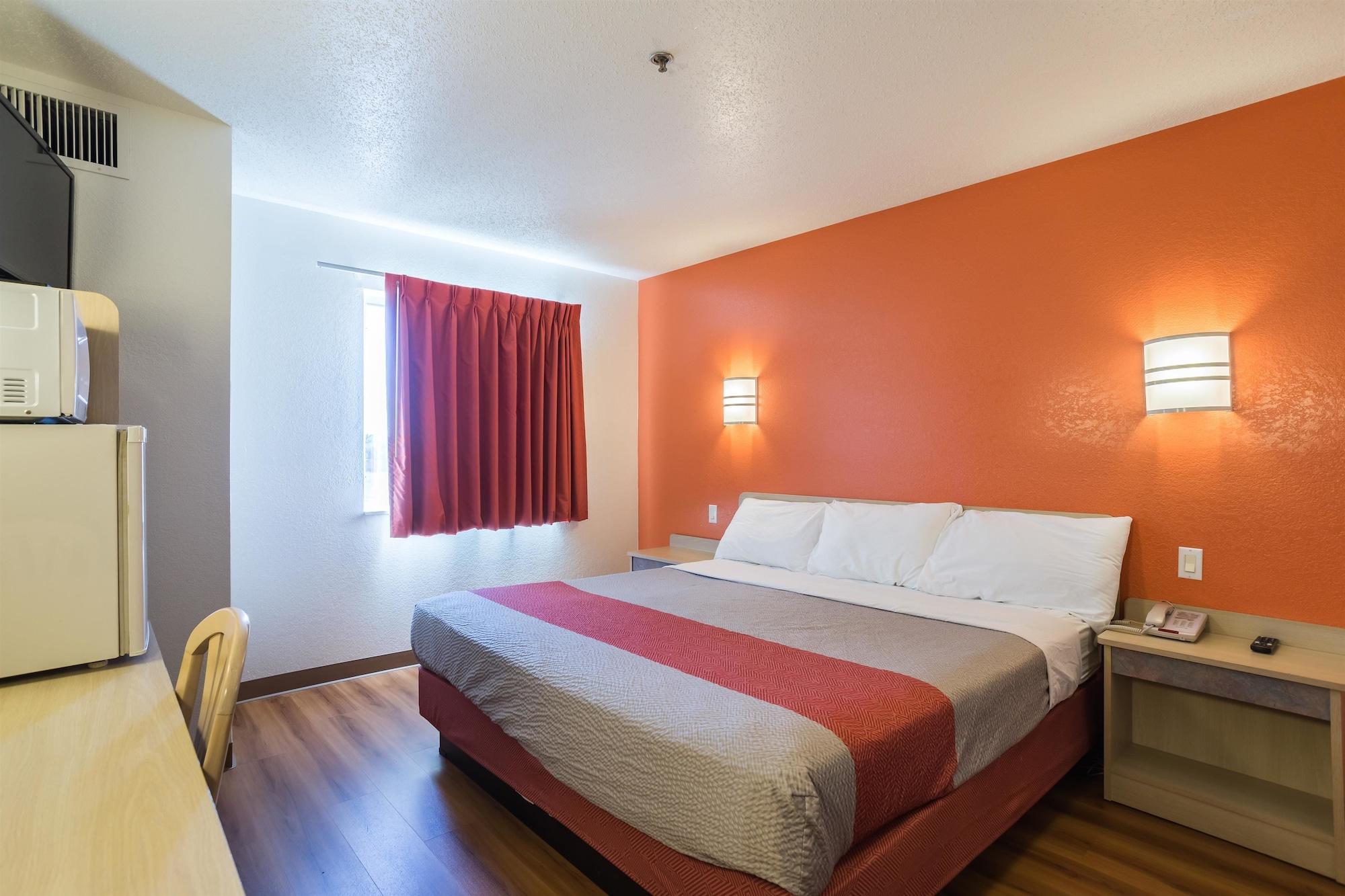 Motel 6-Dale, In Exterior photo