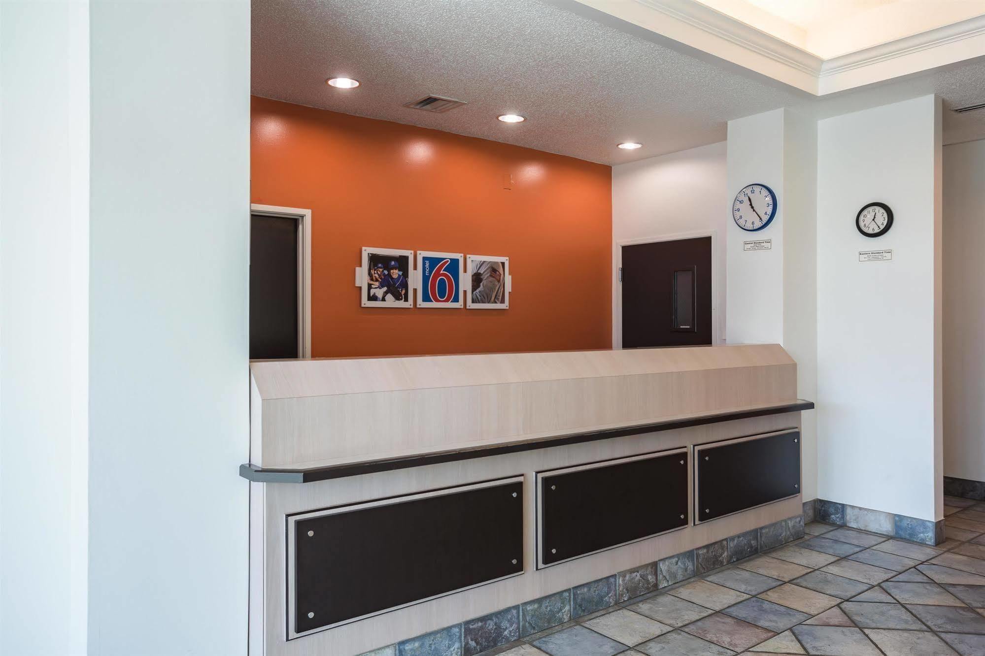 Motel 6-Dale, In Exterior photo