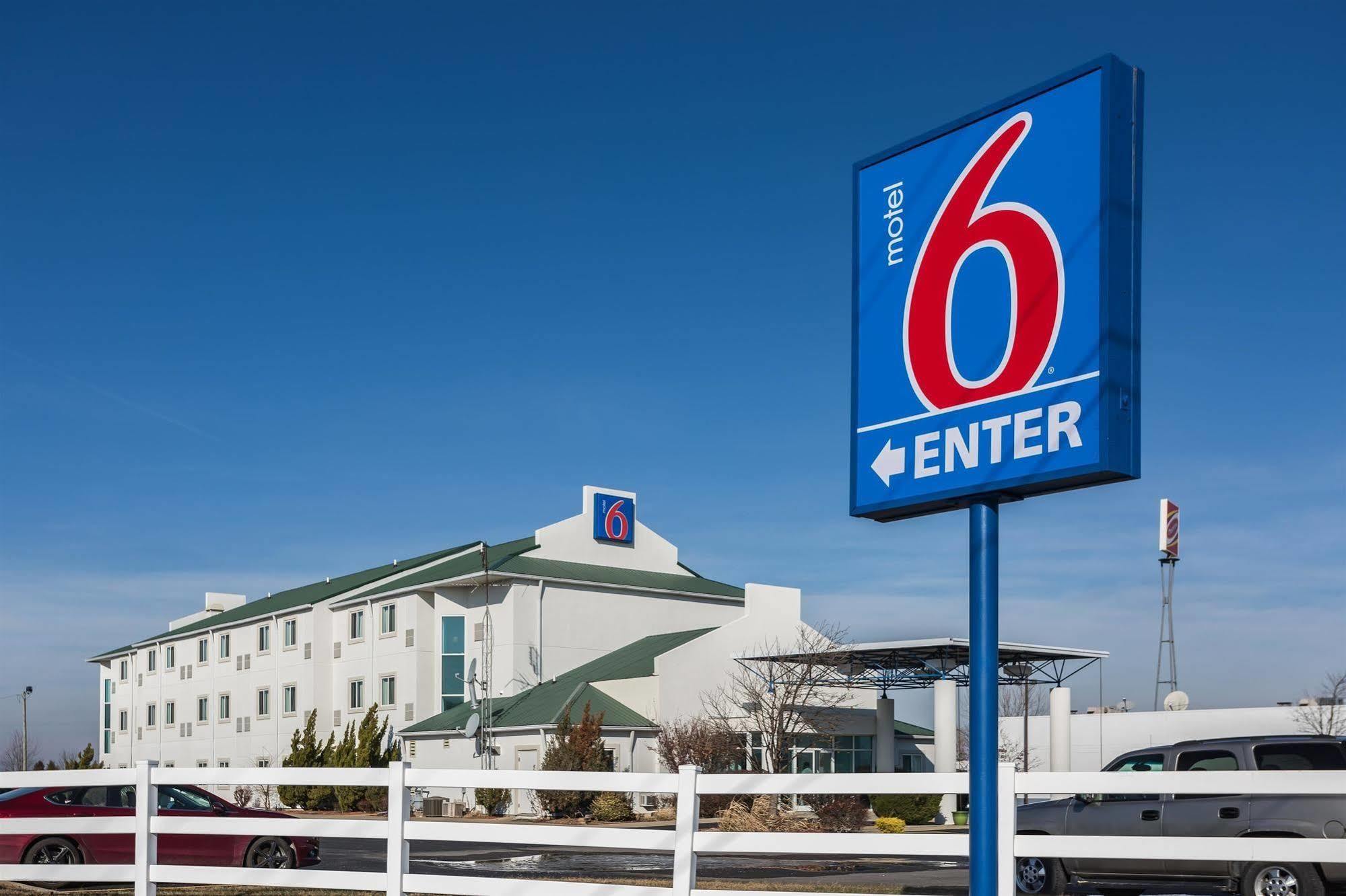 Motel 6-Dale, In Exterior photo